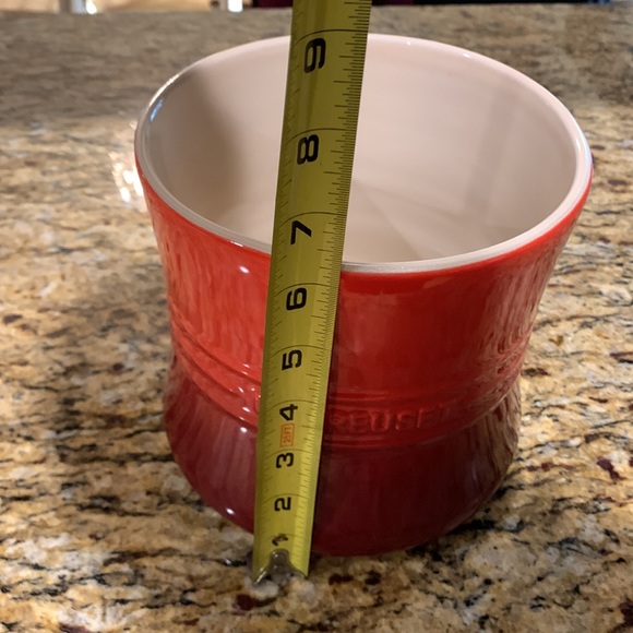 NWT Le Creuset 2.3 L Large Utensil Crock Cerise - Picture 10 of 10